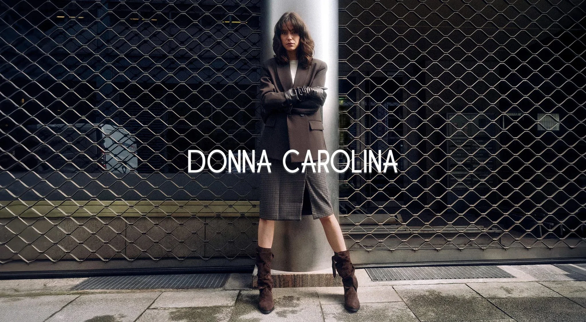 Donna Carolina campaign: model in front of a metal grille