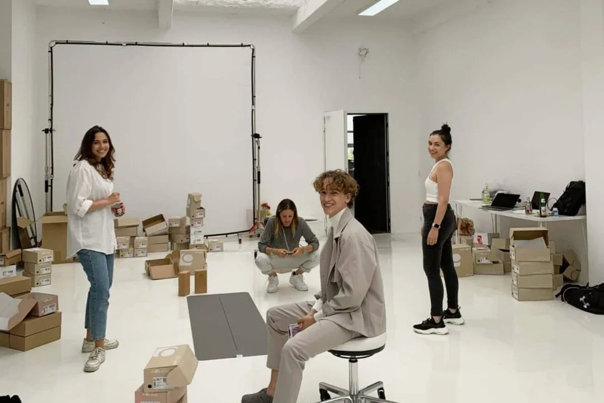 Shoot preparation in the BENCHMARKED photo studio
