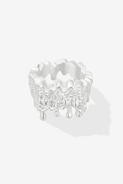 Silver ring with a melted motif