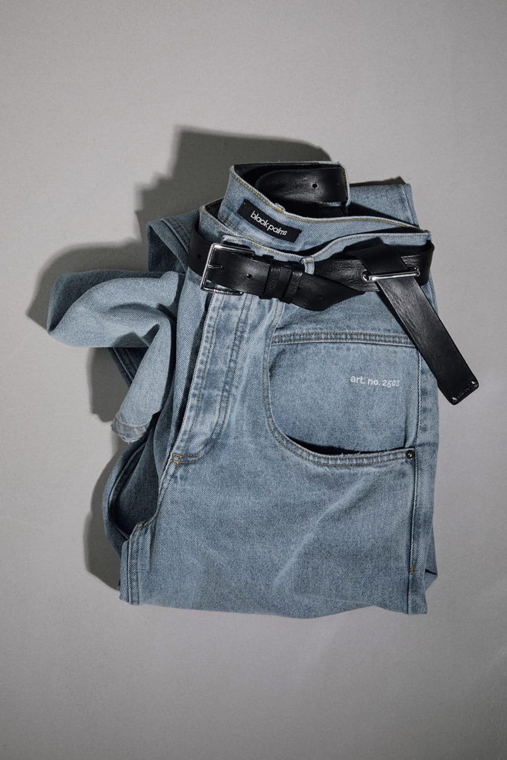 Denim jeans with black belt and label
